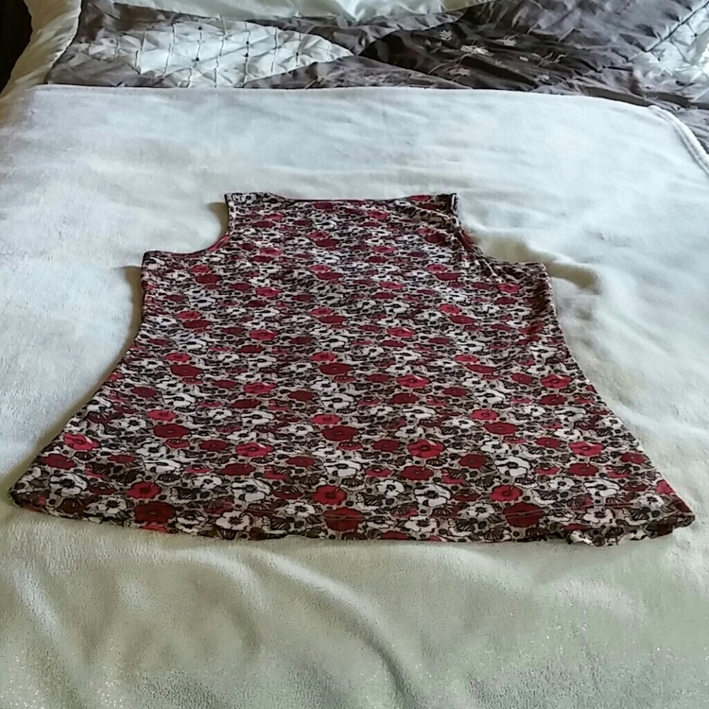 Maurices Ruffle Front Top Medium - Picture 4 of 7